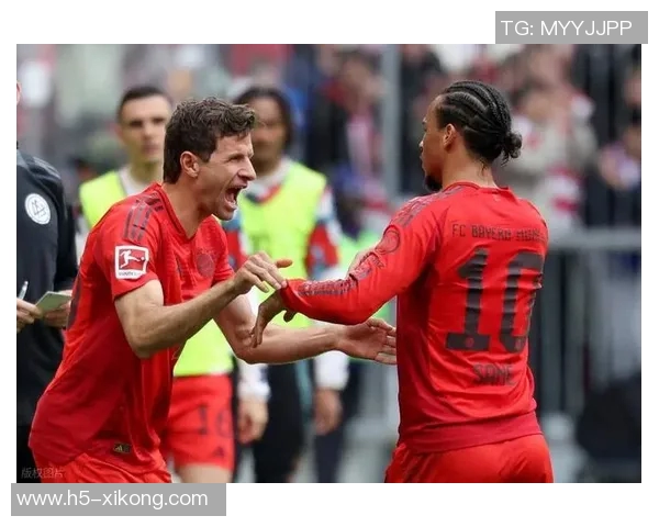 穆勒与德赖塞特尔亲密合影社交媒体上互称传奇人物