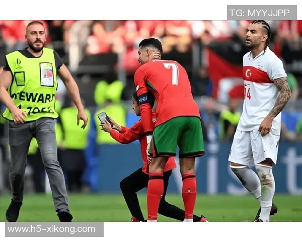 C罗点球失误遭凯莱赫神勇扑救葡萄牙错失良机