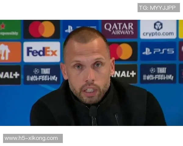 阿贾克斯主帅海廷加因欧冠全败及荷甲低迷表现被解职