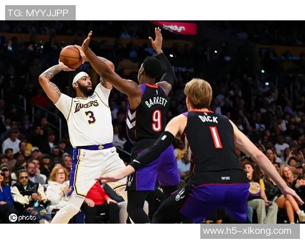 浓眉高效表现引领球队胜利14投11中斩获25分10篮板3助攻3抢断2盖帽 浓眉高效表现引领球队胜利14投11中斩获25分10篮板3助攻3抢断2盖帽