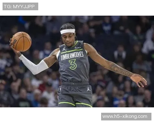 稳定发挥麦克丹尼尔斯半场高效表现助球队争胜